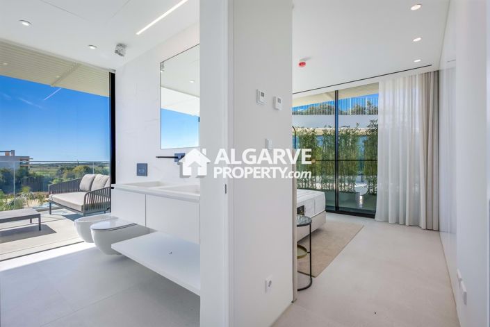 Image No.22-3 Bed Apartment for sale