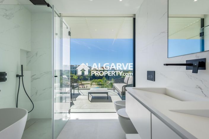 Image No.24-3 Bed Apartment for sale