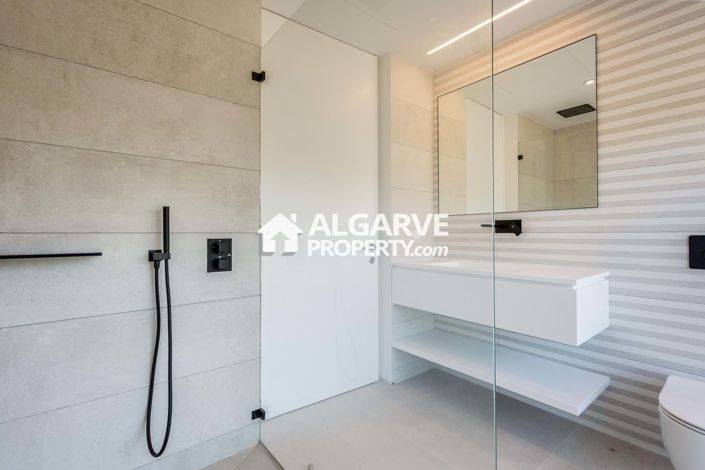 Image No.33-3 Bed Apartment for sale