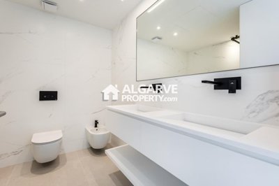 3-8423-78d1f4f8b6655591b02d22fabb36a692d73cca