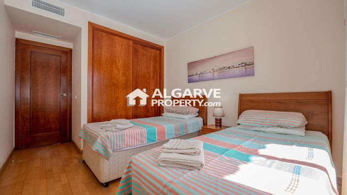 Image No.18-4 Bed Townhouse for sale