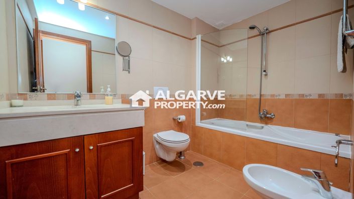 Image No.20-4 Bed Townhouse for sale