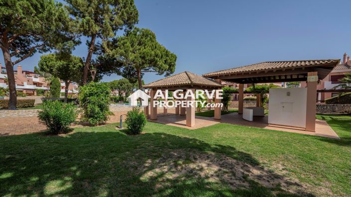 Image No.34-4 Bed Townhouse for sale