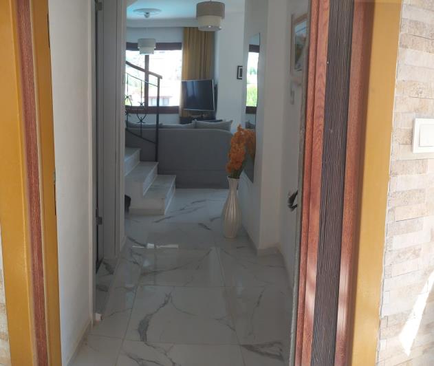 Image No.17-4 Bed House for sale