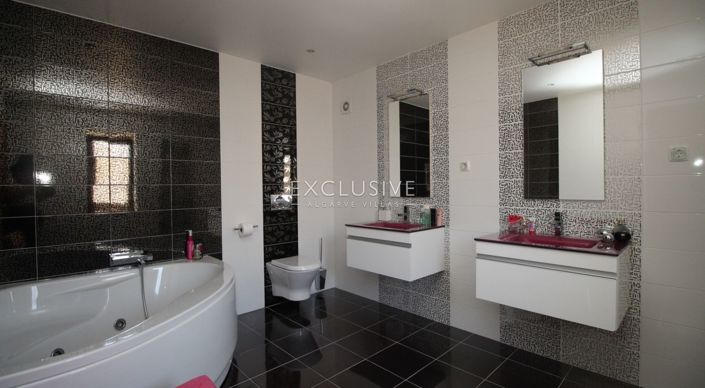 Image No.18-4 Bed Villa for sale