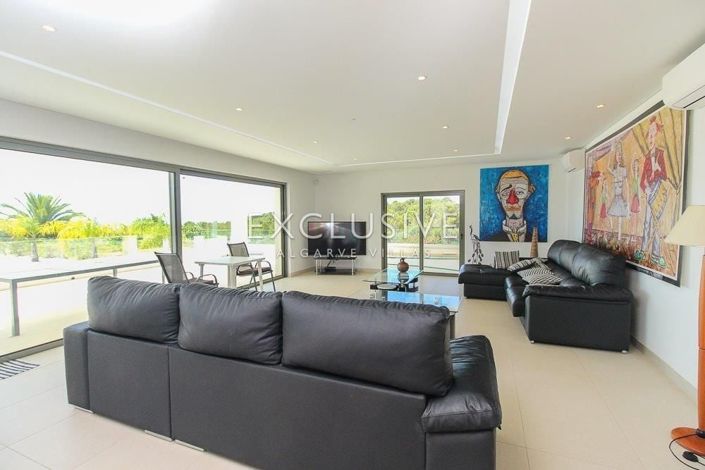 Image No.10-5 Bed Villa for sale