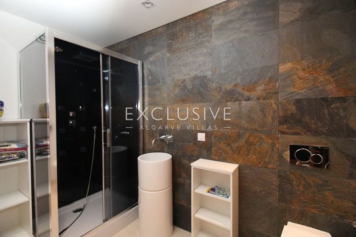 Image No.18-5 Bed Villa for sale