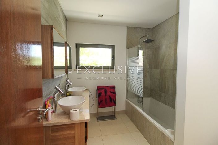 Image No.20-5 Bed Villa for sale