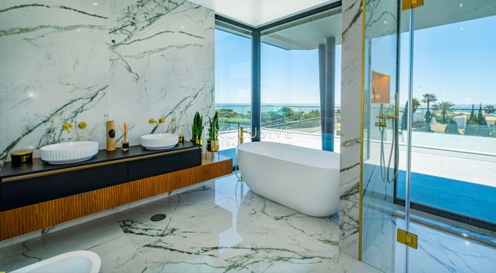 Image No.15-5 Bed Villa for sale