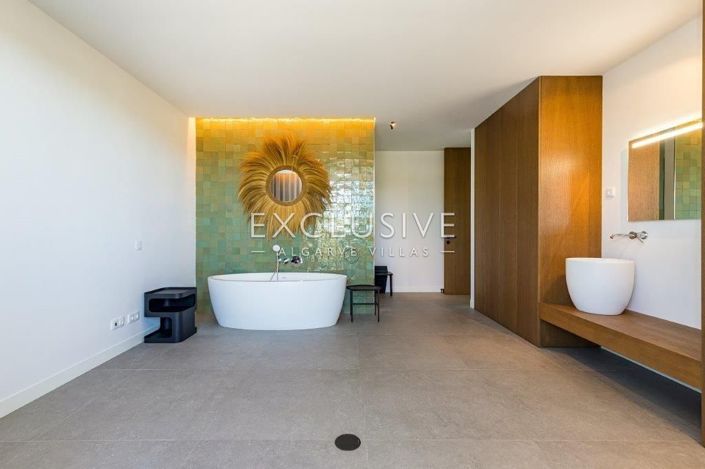 Image No.19-7 Bed Villa for sale