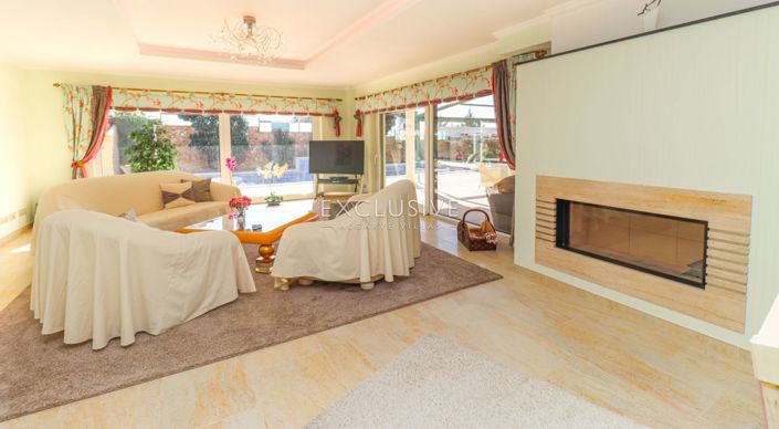 Image No.3-4 Bed Villa for sale