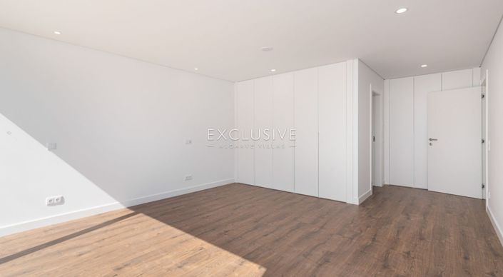 Image No.11-4 Bed Villa for sale