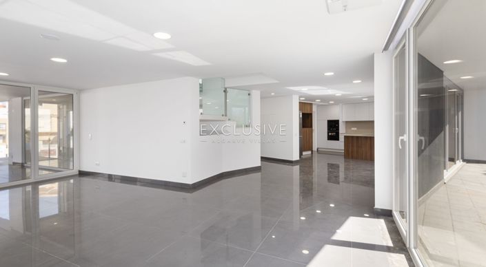 Image No.3-4 Bed Villa for sale