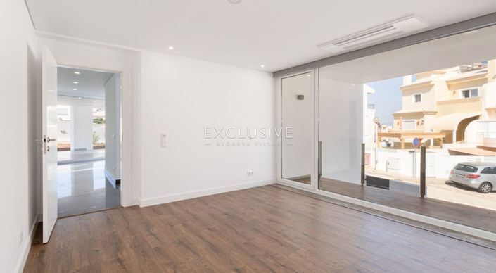 Image No.7-4 Bed Villa for sale