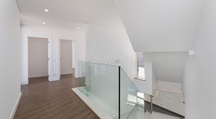 Image No.9-4 Bed Villa for sale