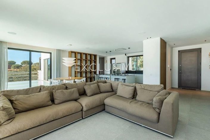 Image No.4-4 Bed Villa for sale