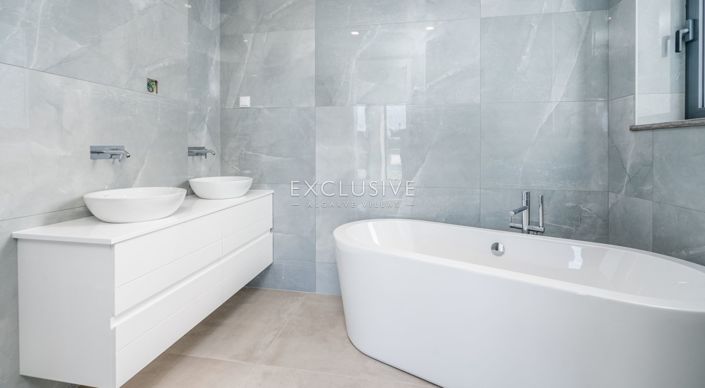 Image No.15-4 Bed Villa for sale