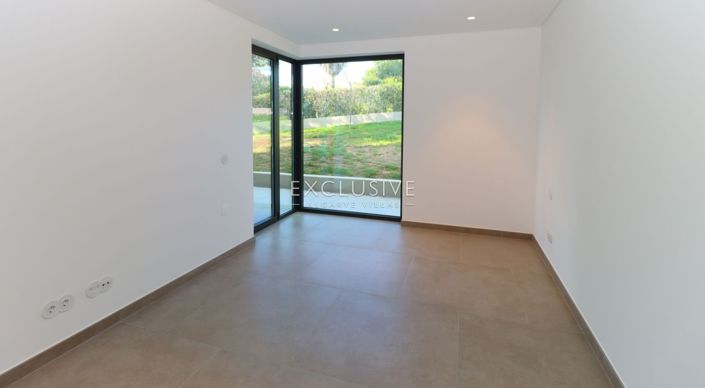 Image No.10-4 Bed Villa for sale