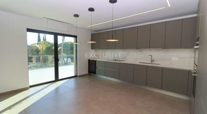 Image No.8-4 Bed Villa for sale