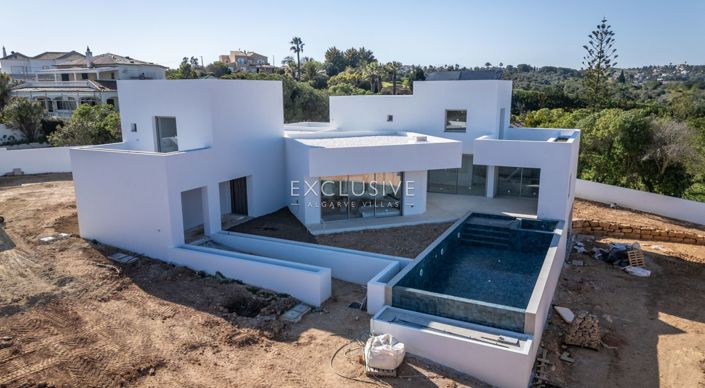 Image No.1-4 Bed Villa for sale