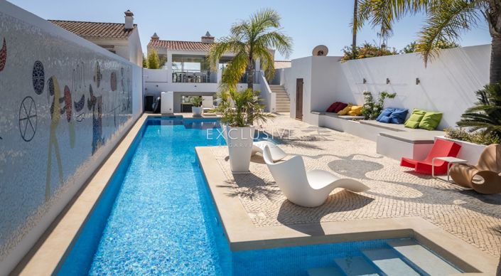 Image No.2-6 Bed Villa for sale