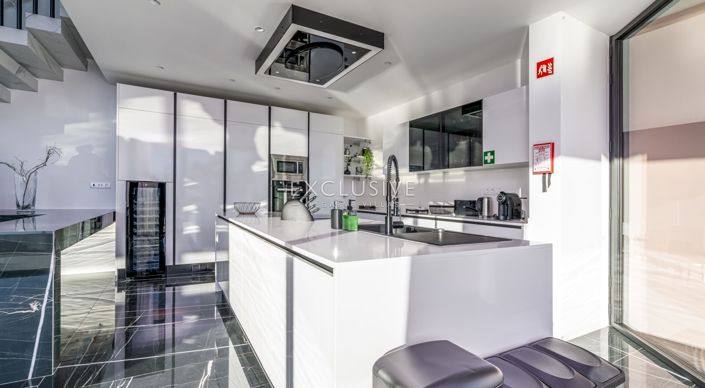 Image No.10-5 Bed Villa for sale