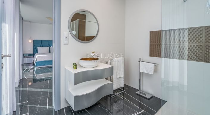 Image No.14-5 Bed Villa for sale