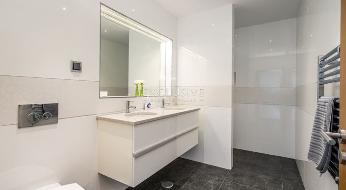 Image No.19-5 Bed Villa for sale