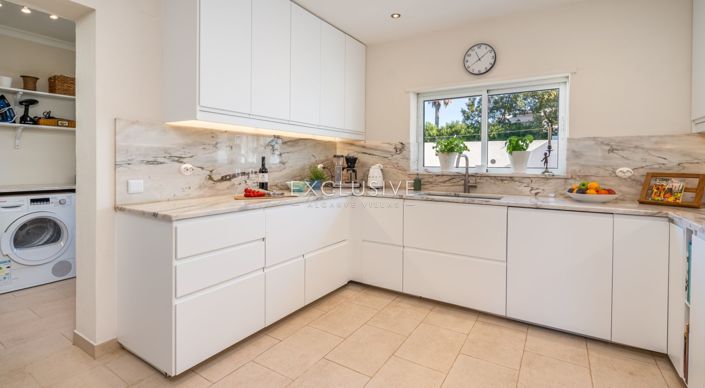 Image No.10-4 Bed Villa for sale