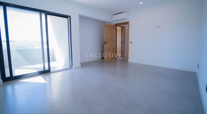 Image No.15-7 Bed Villa for sale