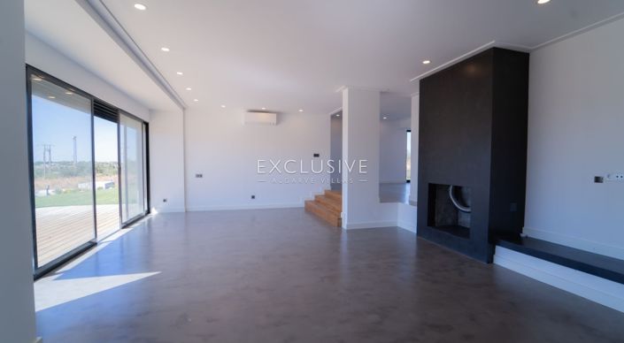 Image No.7-7 Bed Villa for sale