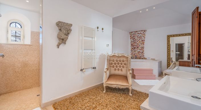 Image No.10-4 Bed Villa for sale