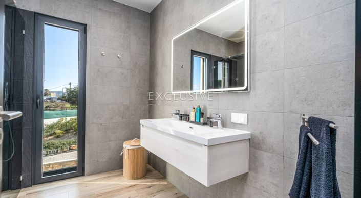 Image No.6-4 Bed Villa for sale