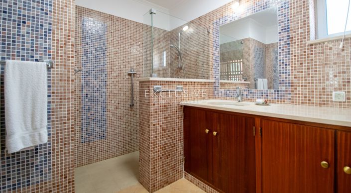 Image No.12-4 Bed Villa for sale