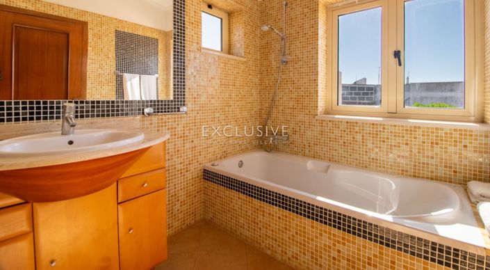 Image No.23-4 Bed Villa for sale