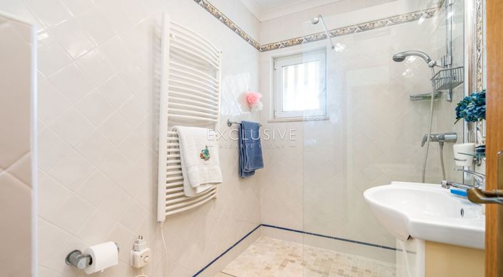 Image No.20-6 Bed Villa for sale