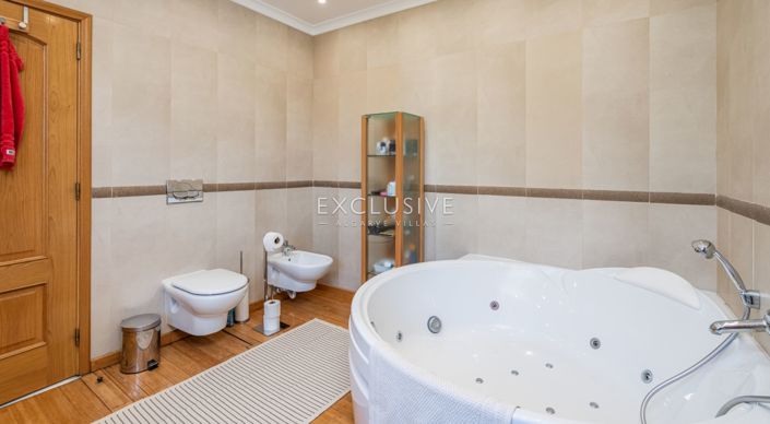 Image No.26-4 Bed Villa for sale