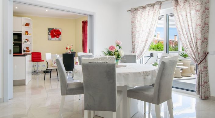 Image No.10-4 Bed Villa for sale