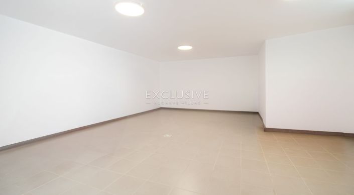 Image No.27-4 Bed Villa for sale