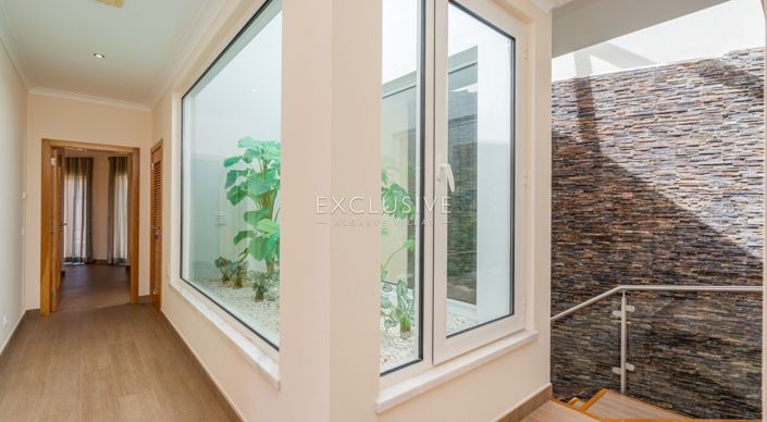 Image No.10-4 Bed Villa for sale