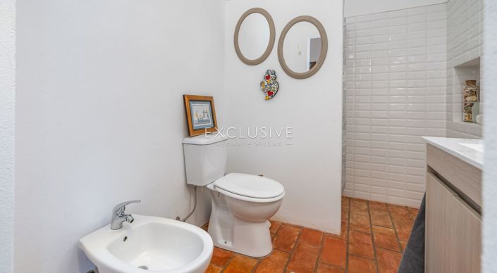 Image No.40-5 Bed Villa for sale