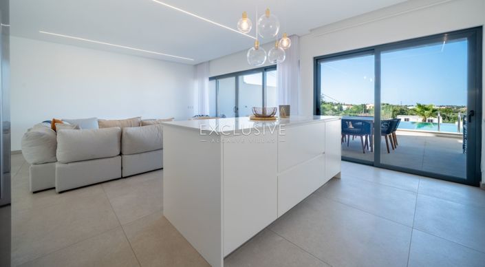 Image No.10-3 Bed Villa for sale