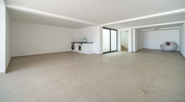 Image No.28-3 Bed Villa for sale