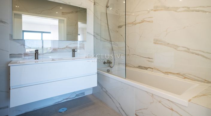 Image No.19-4 Bed Villa for sale