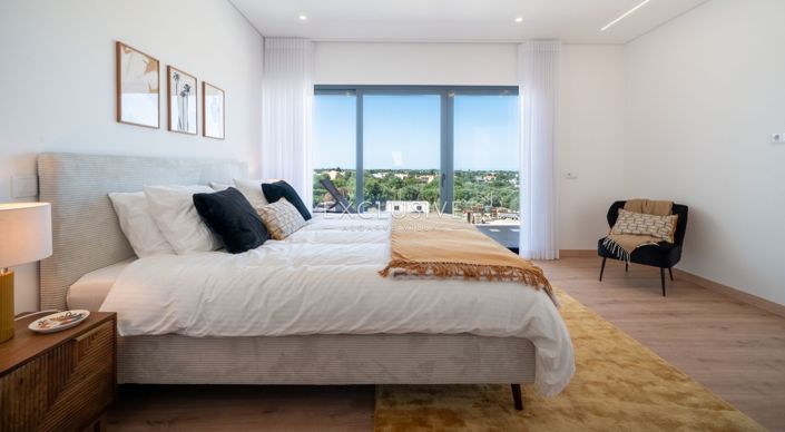 Image No.19-3 Bed Townhouse for sale