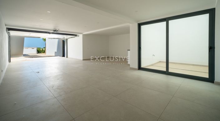 Image No.25-3 Bed Townhouse for sale