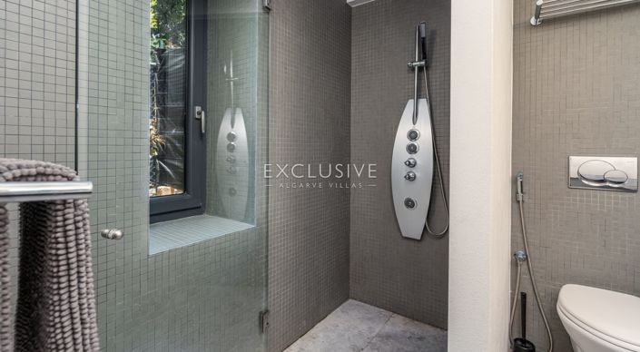 Image No.23-4 Bed Townhouse for sale