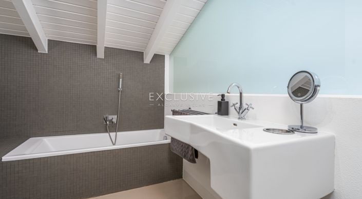 Image No.27-4 Bed Townhouse for sale