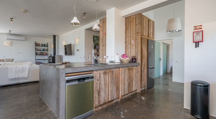 Image No.4-4 Bed Townhouse for sale