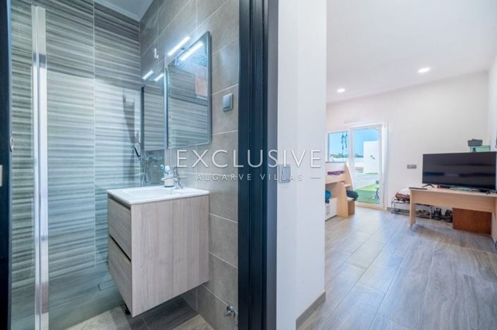 Image No.18-4 Bed Villa for sale